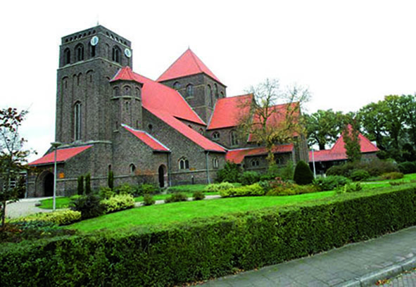 Stille Aanbidding en Heilige Mis in de Sint-Jozefkerk in Achterveld
